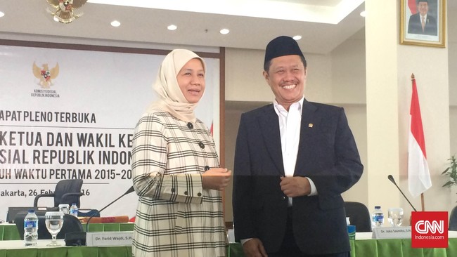 Sebanyak tujuh anggota Komisi Yudisial awalnya ditanyai kesediaannya untuk menjadi calon ketua dan calon wakil ketua KY.