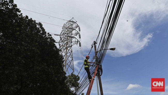 PT PLN (Persero) memastikan pasokan listrik di Kota Palembang, Sumatera Selatan usai insiden ledakan di PLTG Jakabaring, Jumat (16/4) pagi.