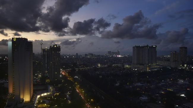 Meski telah menurunkan target dari semula 87 persen jadi 83 persen, serapan APBD DKI Jakarta 2018 pada akhirnya tak bisa memenuhi target tersebut.