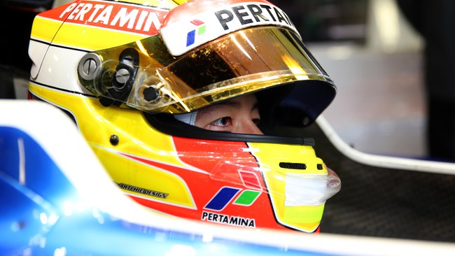 Menteri Pemuda dan Olahraga Imam Nahrawi siap untuk dipotong gajinya demi pendanaan Rio Haryanto di ajang F1 musim ini.
