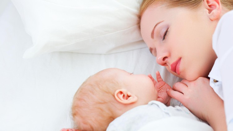 Sampai anak umur 3 tahun, tidurnya masih Bunda temani? Nggak masalah kok.