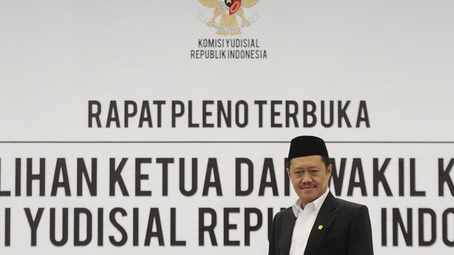 Rancangan UU Jabatan Hakim saat ini masih dibahas di DPR. KY memiliki kepentingan kuat untuk mendorong lolosnya rancangan undang-undang (RUU) tersebut.