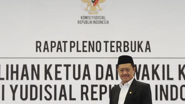 KY Sebut Korporasi Goda Hakim di Kasus Lingkungan dan Hutan KY mengungkapkan masih sedikit hakim yang bersertifikasi lingkungan hidup dan tergoda oleh kepentingan korporasi saat tangani kasus lingkungan hidup dan hutan.
