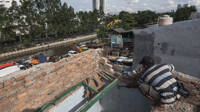 Taman diharapkan selesai akhir 2016. Wali Kota Jakarta Utara Rustam Effendi berkelakar ia ingin menamai tempat itu Taman Pertaubatan.