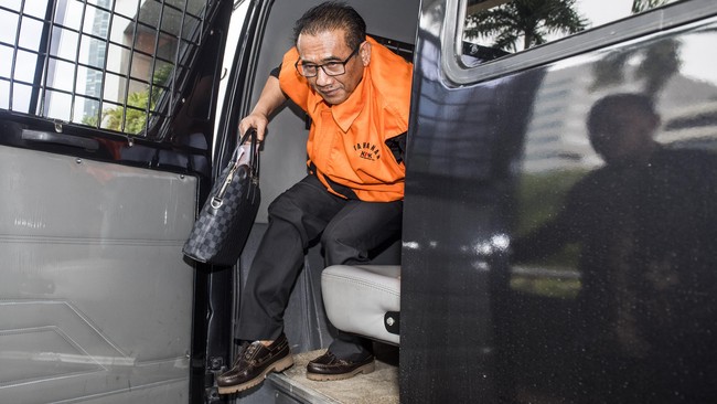 Tersangka Ichsan Suaidi ditangkap dalam operasi tangkap tangan KPK bersama pegawai MA dan seorang pengacara pada 12 Februari lalu.
