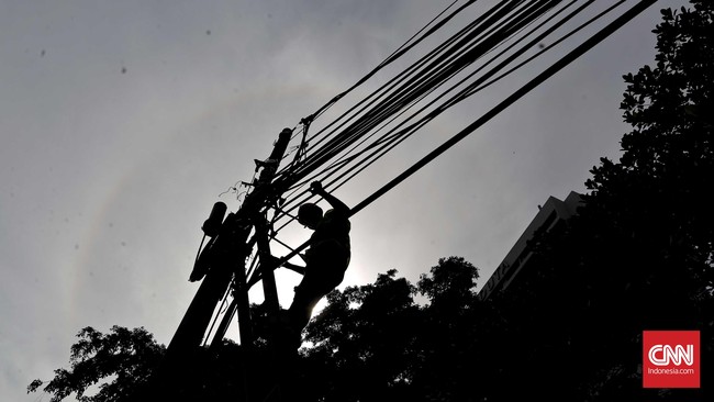 Pasalnya, subsidi bagi 18,94 juta pelanggan listrik golongan 900 VA akan dicabut, bersamaan dengan itu harga BBM penugasan berpotensi naik.