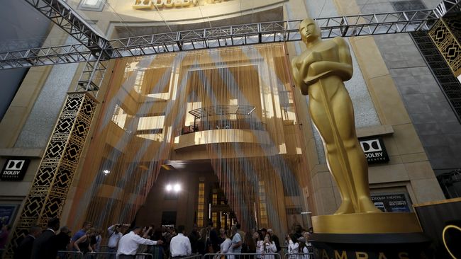 Untuk masuk Film Berbahasa Asing Terbaik, sebuah organisasi perfilman resmi yang merupakan representasi AMPAS harus memilih satu film dari tiap negara.