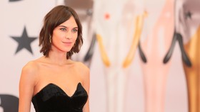 Alexa Chung Rilis Label Atas Namanya Sendiri