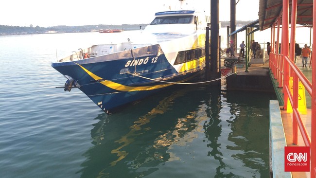 Proses pencarian penumpang kapal ferry yang jatuh di Selat Bali terhambat oleh kuatnya arus dan keberadaan palung di sekitar lokasi kejadian.