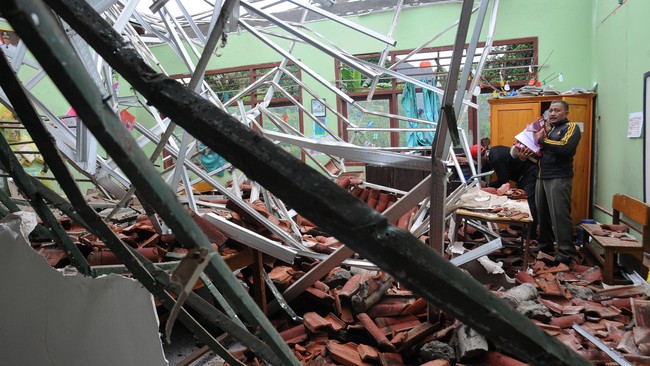 Pihak Sekolah Dasar Negeri 6 Cilodong, Depok untuk sementara akan memakai ruangan Sekolah Menengah Pertama 6 Depok untuk dipakai sebagai ruangan belajar.