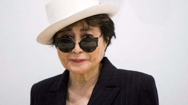 Batu Bertulisan Tangan Yoko Ono Dicuri dari Museum Sebuah batu bertulisan tangan seniman Yoko Ono dicuri dari Gardiner Museum, Toronto, Kanada.
