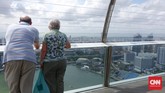 Melihat Kota Singa dari Taman Langit Sands Skypark Observation Desk adalah lokasi di mana pengunjung bisa menikmati pemandangan Singapura dari salah satu gedung tertinggi di Kota Singa tersebut.