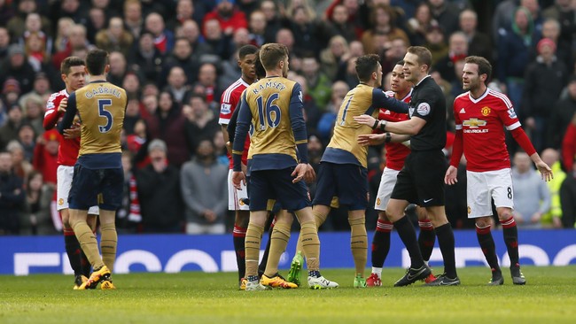 Big match Arsenal vs Manchester United, Minggu (7/5), berlangsung akhir pekan ini. Berikut ini jadwal siaran langsung pertandingan sepak bola 6-7 Mei 2017.