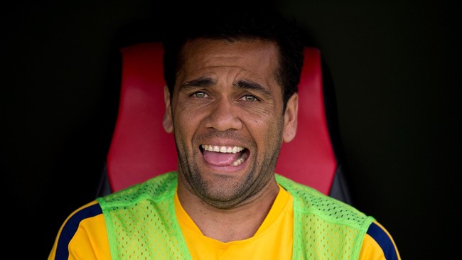 Dani Alves telah mengantongi 29 kali gelar juara di semua kompetisi yang pernah dilakoni sepanjang kariernya sebagai pesepak bola profesional.