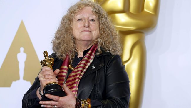 Sang sutradara The Revenant tak ingin bernasib sama dengan Stephen Fry yang di-bully netizen gara-gara menilai buruk Jenny Beavan.