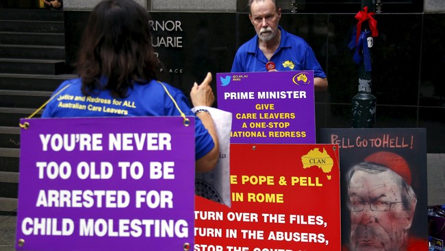 Kardinal George Pell menyalahkan Gereja Katolik soal kasus pelecehan seks anak, namun ia sendiri tetap enggan membeberkan fakta komplit soal insiden terkait.