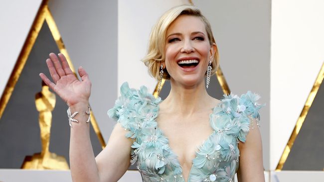 Ide mengenai pemeran wanita diusulkan pertama kali oleh George Clooney, bersama sang sutradara tiga film sebelumnya, Steven Soderbergh.