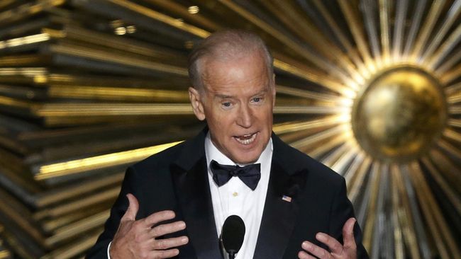 Wakil Presiden AS Joe Biden mempersilakan Lady Gaga menampilkan lagu bertajuk Til It Happens To You setelah berkampanye soal kekerasan seksual.