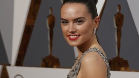 Rey 'Star Wars' Siap Gantung Lightsaber Demi Musik?