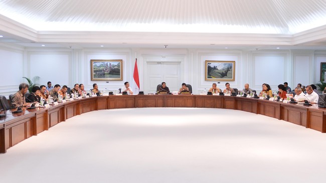 Pemerintah melanjutkan moratorium pembangunan gedung dan pembelian tanah baru. Namun, tidak berlaku untuk bidang pendidikan, narkoba dan terorisme. 