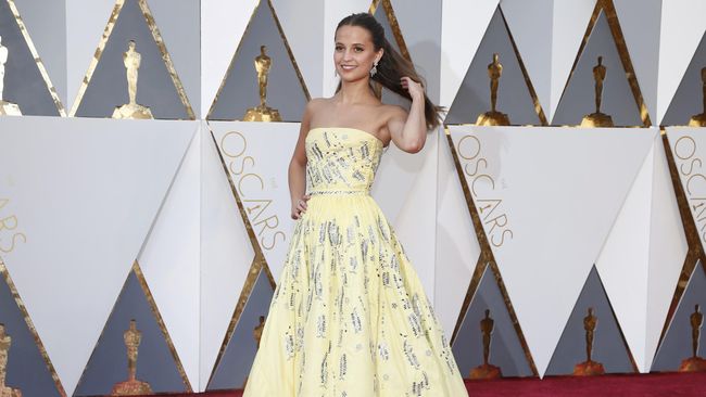 Sempat dijagokan sebagai calon terkuat pemeran karakter Lara Croft, namun ternyata Daisy Ridley harus mengalah pada Alicia Vikander.