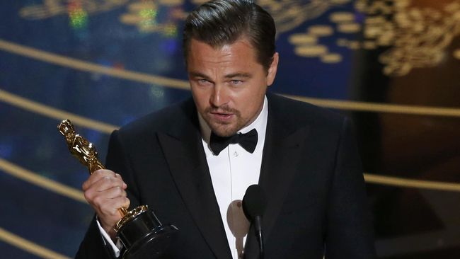 Tahun ini Leo memenangi Piala Oscar pertamanya setelah menanti bertahun-tahun sebagai nominasi.
