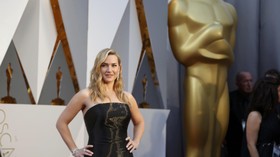 Kate Winslet 'Depak' Harvey Weinstein dari Panggung Oscar