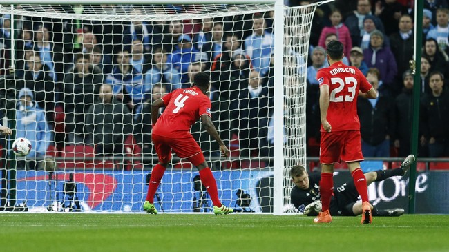 Juergen Klopp menyindir kiper Simon Mignolet setelah Liverpool dikalahkan Manchester City lewat adu penalti pada final Piala Liga di Wembley, Minggu (28/2).