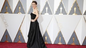 Resep Camilan Sehat Kale Chips dari Jennifer Garner