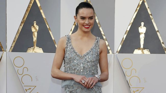 Tahun ini, perempuan yang baru berusia 23 tahun itu dikabarkan akan tampil dalam film Tomb Raider, tentu saja dengan peran utama sebagai Lara Croft.