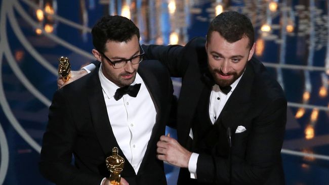 Smith membuktikan bahwa Sir Ian McKellen yang pernah menyebut pria homoseksual tak bisa menang Oscar, salah.