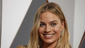 Margot Robbie Perankan Kekasih Robin Hood di 'Marian'