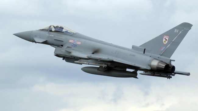 Eurofighter Typhoon merupakan jet yang dirancang empat negara Eropa yakni Inggris, Jerman, Italia, dan Spanyol.
