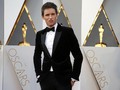 Eddie Redmayne Tampil 'Cool' sebagai Wajah Baru Prada