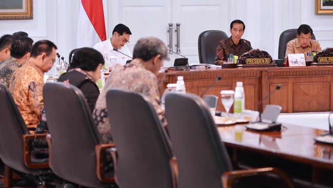 Presiden Jokowi memberi tenggat waktu sampai 2017 mendatang agar seluruh menteri dan para kepala daerah mematuhi instruksi transparansi harta tersebut.