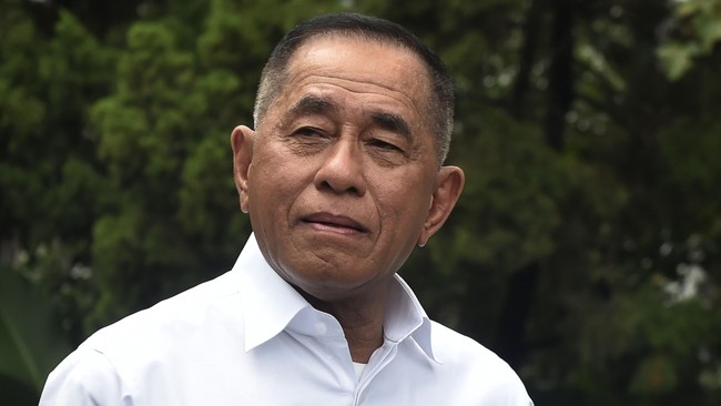 Menteri Pertahanan Filipina meminta Menhan Ryamizard Ryacudu duduk tenang menanggapi kelanjutan proses upaya pembebasan tujuh WNI.