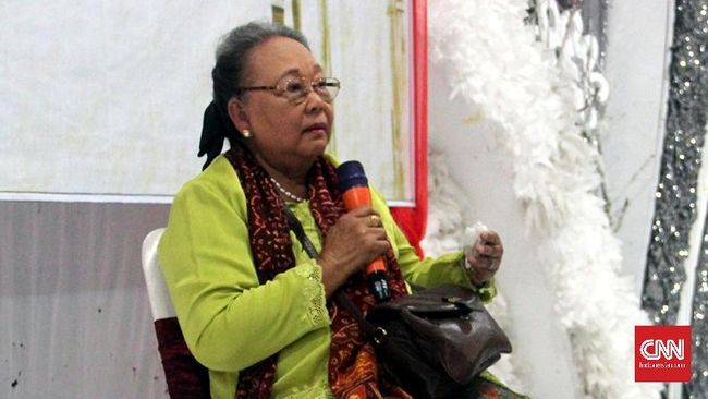 Kepergian Dini di usia 82 tahun ini turut meninggalkan duka cita yang mendalam bagi para pecinta karya-karyanya.