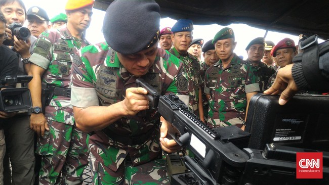 WNI yang disandera tak juga bebas. Jika TNI tak boleh masuk Filipina, ujar Gatot, biar saja negeri itu mati lampu kena moratorium ekspor batu bara RI.