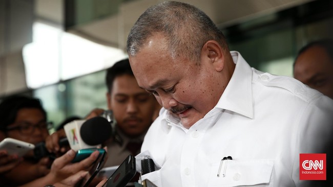 Alex Noerdin yang pernah jadi Gubernur Sumsel dua periode didakwa pasal berlapis kasus penjualan gas negara dan korupsi proyek Masjid Raya Sriwijaya.