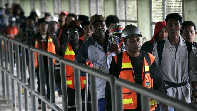 "Hingga kini pemerintah masih kesulitan mencari orang Papua yang memiliki kemampuan untuk memimpin PT Freeport Indonesia," kata Luhut di Jayapura.