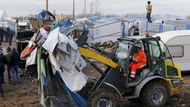 Ribuan tenda dan rumah buatan yang selama dua tahun terakhir ditempati para imigran di Calais, Perancis, mulai dihancurkan pada awal pekan ini.