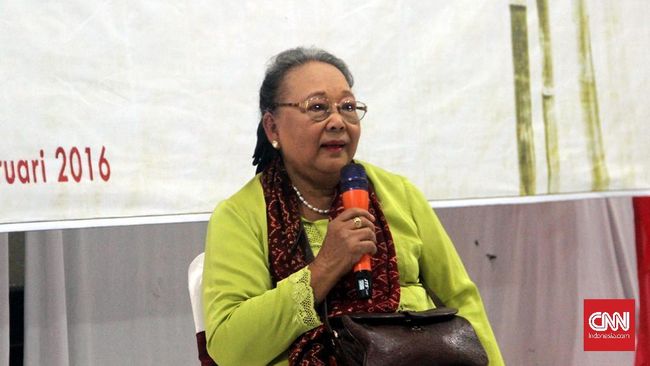 Nh Dini dianggap sebagai pionir suara perempuan di masa-masa awal sastra Indonesia, ketika belum banyak perempuan menjadi penulis. Ia sudah 60 tahun berkarier.
