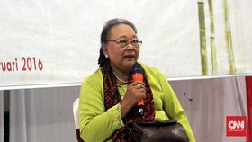 Nh Dini Terima Penghargaan Sepanjang Masa di UWRF 2017
