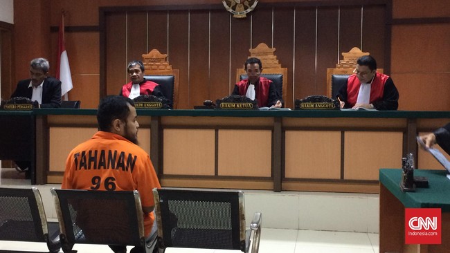 Stanzah ditangkap di Turki saat hendak menyeberang ke Suriah bersama istri dan dua anaknya. Dia diduga akan bergabung dengan ISIS. Stanzah membantah.