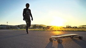 Skateboard Listrik Catat Rekor Kecepatan Dunia