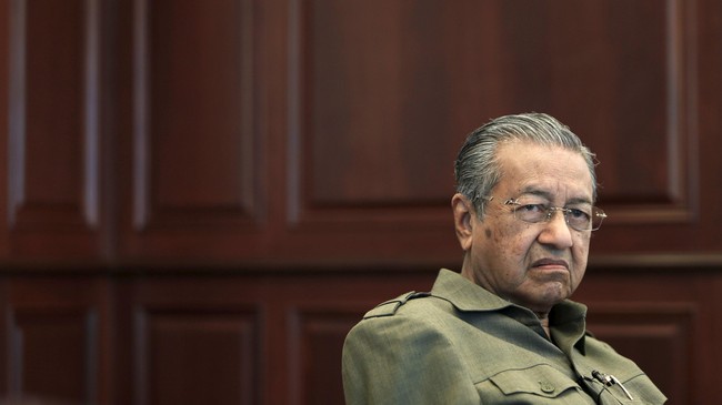 Tokoh senior Malaysia, Mahathir Mohamad pemimpin aliansi multi-partai untuk menyerukan Perdana Menteri Najib Razak mundur dari jabatannya.
