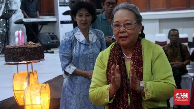 Acara ulang tahun ke-80 Nh Dini, pada 29 Februari 2016, di Semarang berlangsung meriah, dihadiri kawan-kawan sesama seniman sastra.