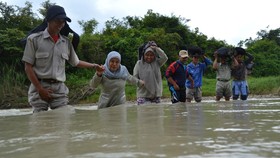 Ironi SD Nias, Guru Tak Mengajar Ternyata karena Jalan Kaki 2 Jam