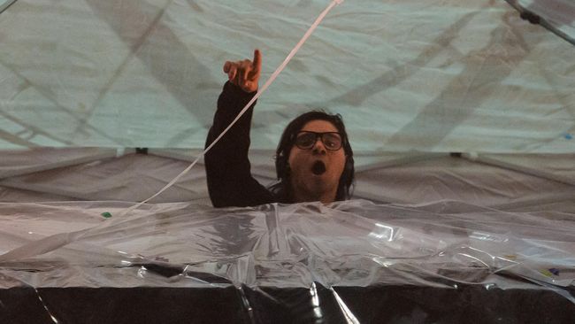 Meski bernuansa elektronik, lagu Show Me Love versi Skrillex masih enak didengar, berbeda jauh dengan aransemen dubstep yang biasa dikerjakannya.