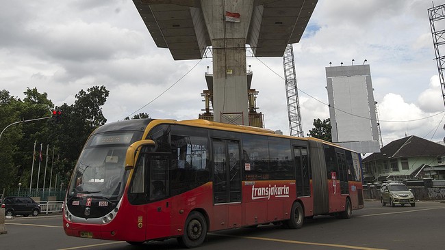 Kepala Dishub DKI Syafrin Liputo mengatakan perluasan ganjil genap menjadi 25 ruas jalan oleh pihaknya dengan mempertimbangkan ketersediaan transportasi umum.